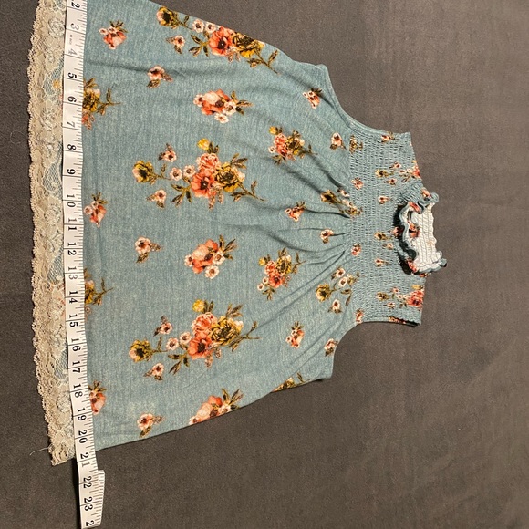 Small Jolt Floral and Lace Shirt. Sleeveless Smock Knit Tank - Picture 4 of 9